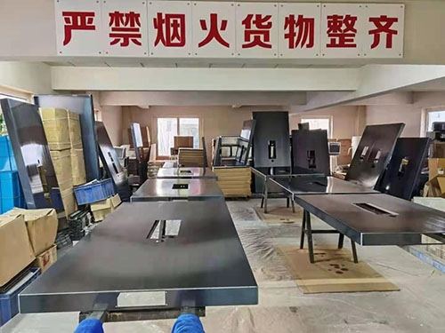 廚房爐具用不銹鋼的好還是鑄鐵的材質好呢？